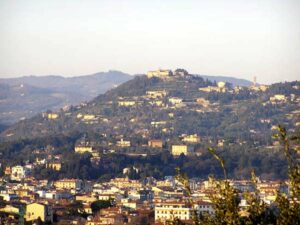 Fiesole, balcone panoramico e polmone verde di Firenze